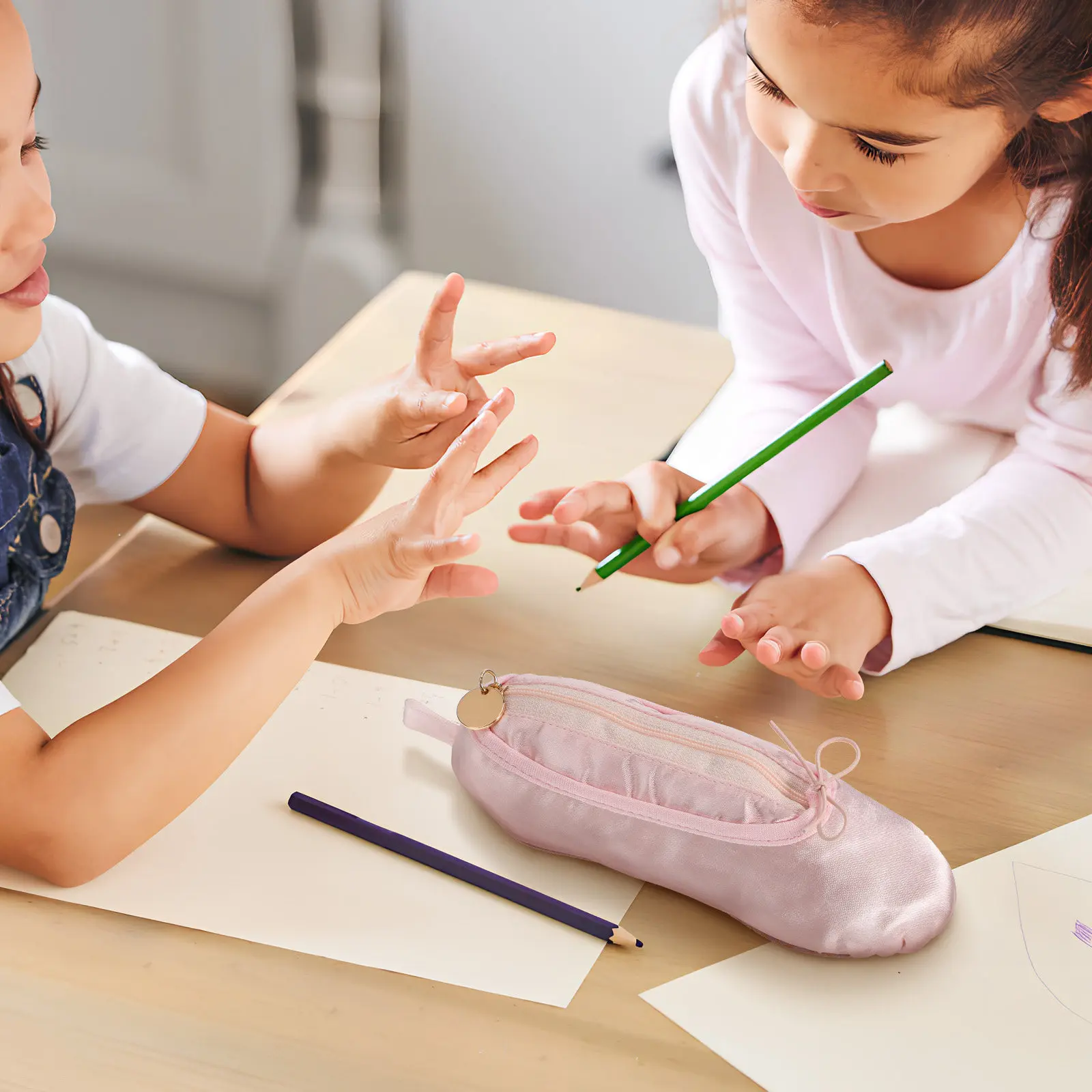 

Элегантный пенал в форме балетной туфли с функциональной застежкой-молнией, органайзер для ручек и карандашей для художников, студентов, путешественников, подарок для женщин