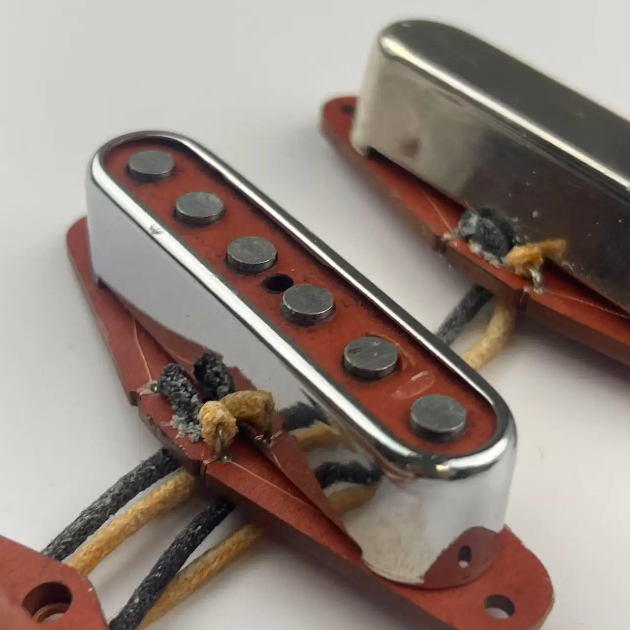 مجموعة لاقط جيتار TELE باللون الأحمر العتيق - رقبة ألنيكو 5 جرح يدويًا وجسر، غطاء كروم، ترقية سلك القماش #4