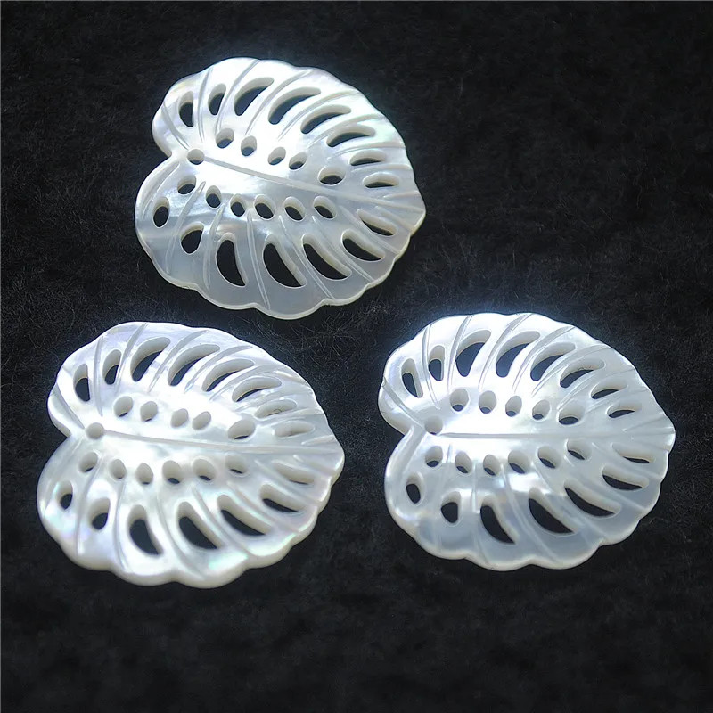 2PCS Saltwater Shell Pendants Natural Mother Of Pearl Carving Leaf 23X24MM White Colors Wholesale Price Free Shippings