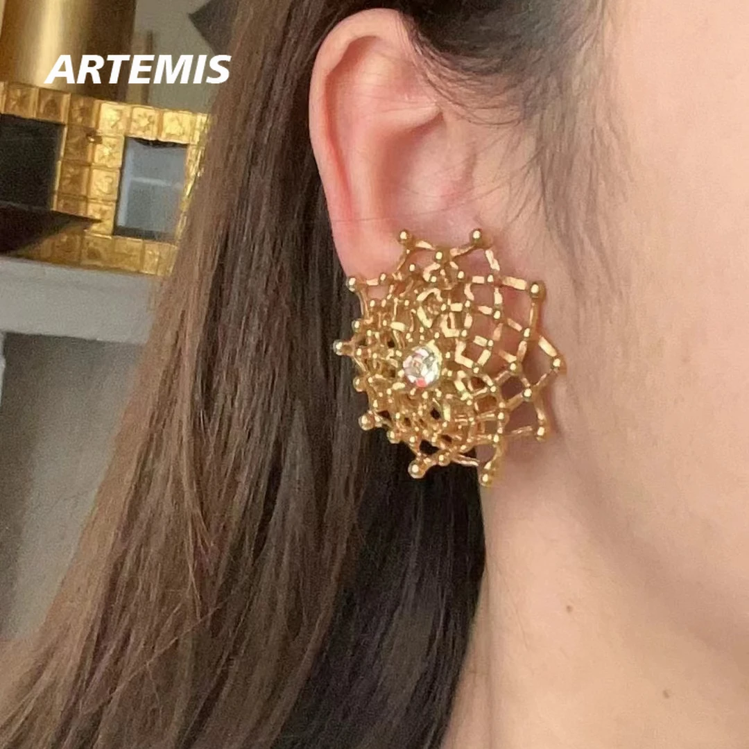 

Vintage Gold Hollow Large Ear Clip Crystal Earrings Women Luxury Designer Brand Jewelry Trend