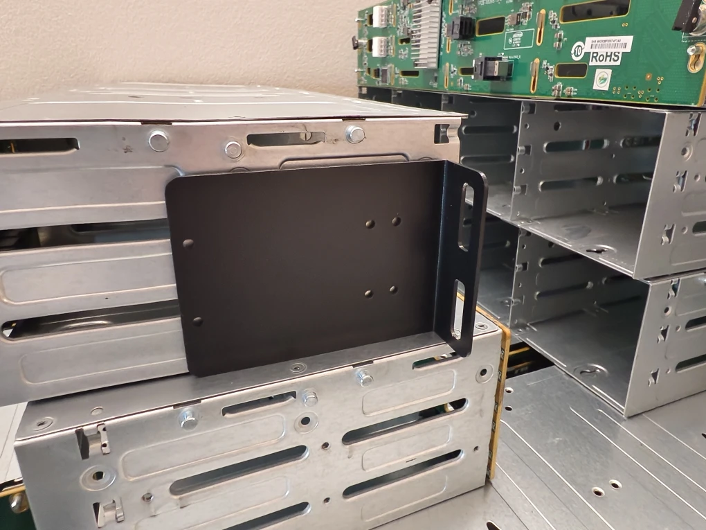 

5212m4 hard disk cage rack hanging ears, a pair of cabinet fixed ears, and the machine head fixed hanging ears