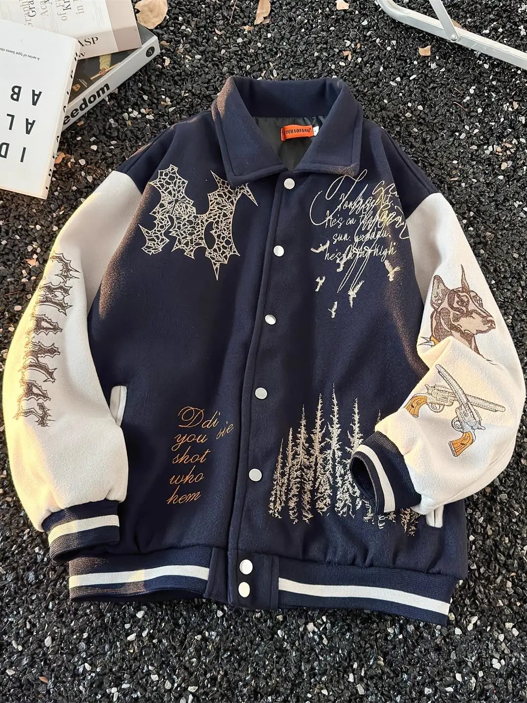 

Мужская бейсбольная куртка в стиле ретро-колледж, с усиленной строчкой, цветными вставками, свободного кроя, для весны и осени, с вышивкой добермана...