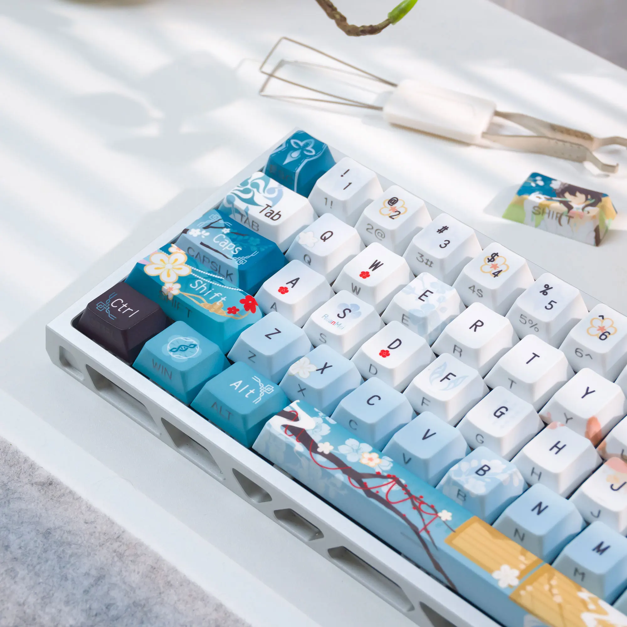 120 KeysRuan Mei Keycaps Cute ‌Genshin Impact ルアン・メェイ  Keycap PBT DYE-Sub Cherry Profile Key Cap for Made68 Mad68 Wooting 60
