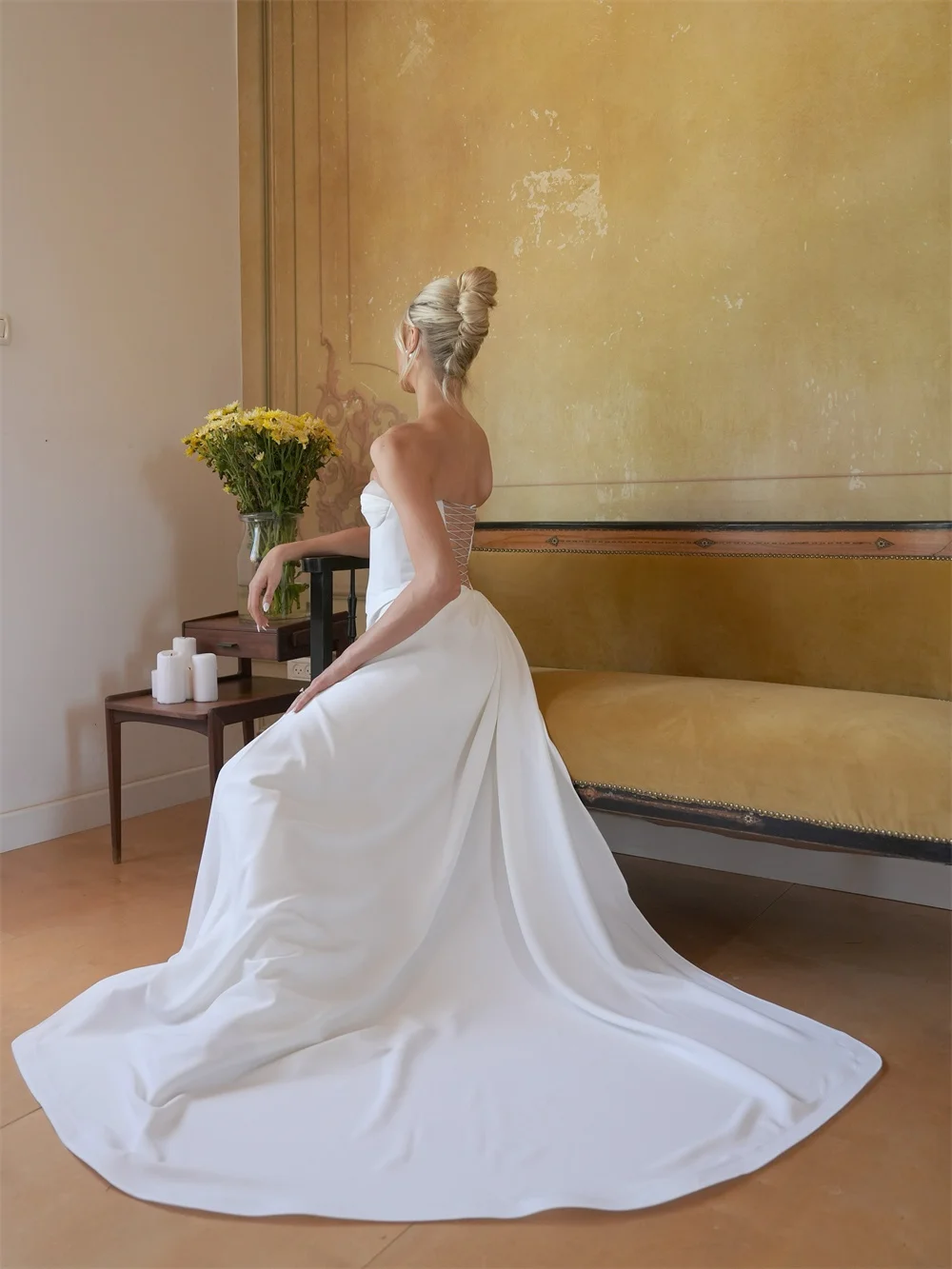 Vestidos de novia blancos personalizados con cuello de corazón de Tokio, vestidos de novia sin mangas con cordones en la espalda, vestidos de novia de cola de corte de sirena