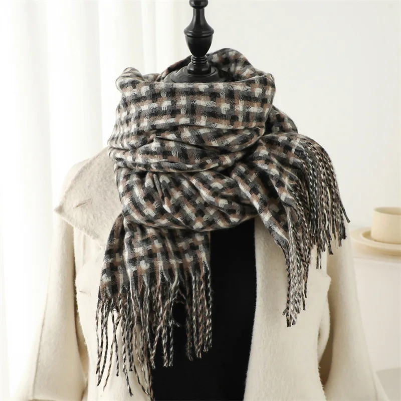 Designer Scarf Women Luxury 2024 Wrap New Autumn Winter Warm Fashion Vintage British Plaid Tassel Scarf Shawl Female Neckerchief