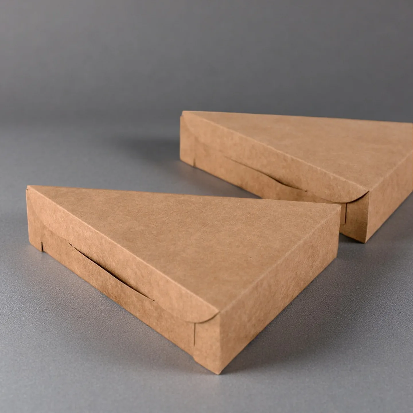 Triangle Cut Pizza Packing Box White Card Material Pizza Delivery Insulated Boxes Food-grade Material for Dining Purposes