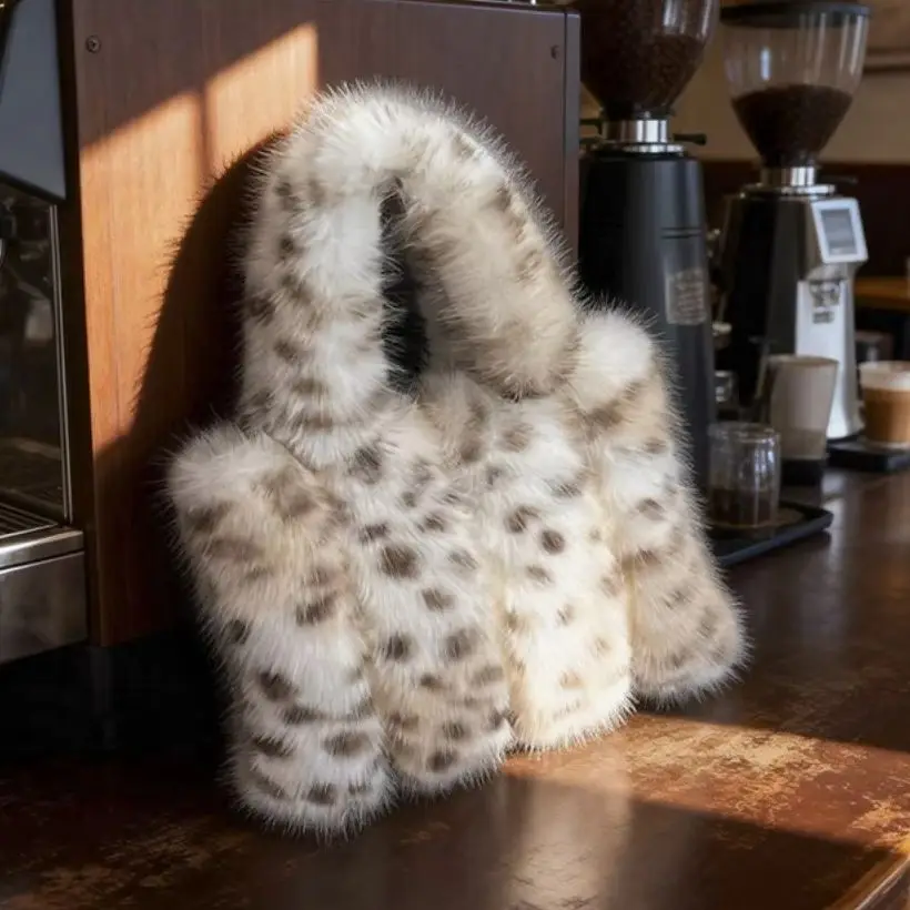 

Stylish Faux fur women's Tote Bag Plush luxury Handbag women Underarm Shoulder Bag Women's Casual Eco Fluffy Female Bag Trendy