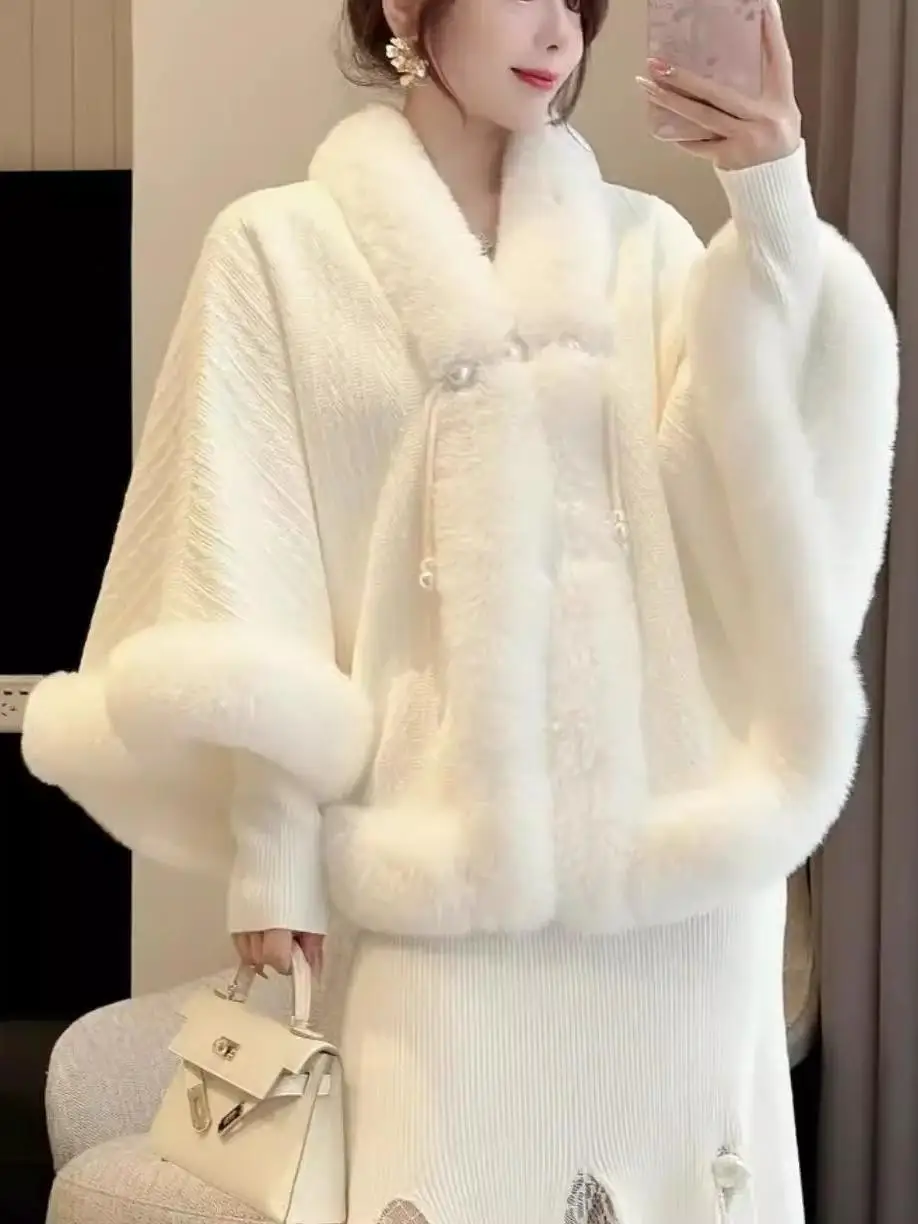 

New Chinese Shawl with Women's Winter Cheongsam, Piled and Thickened Rex Rabbit Fur Collar Cape