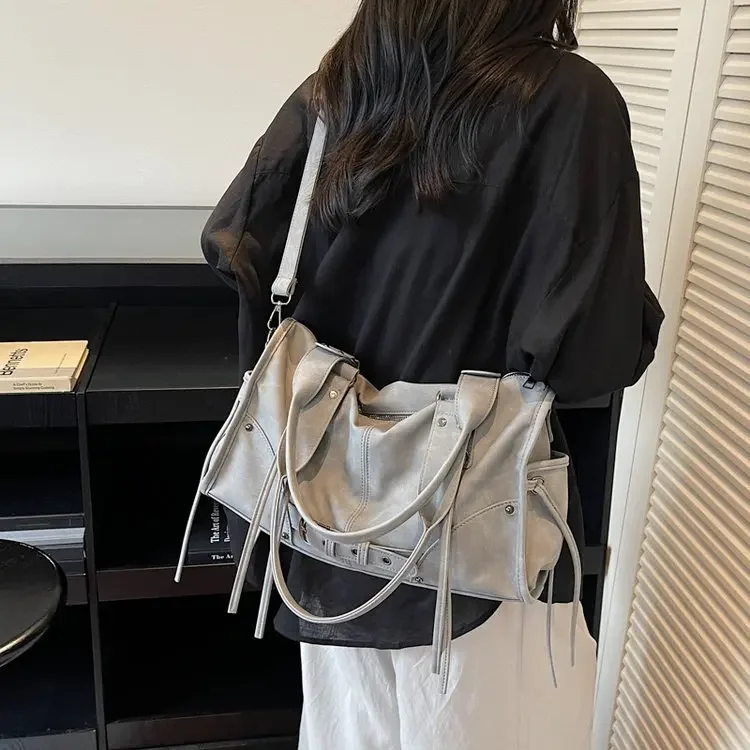 2026 New Wasteland Wind Portable Locomotive Bag Female Trend Korean Retro Tote Bag Premium Large Capacity Underarm Bag