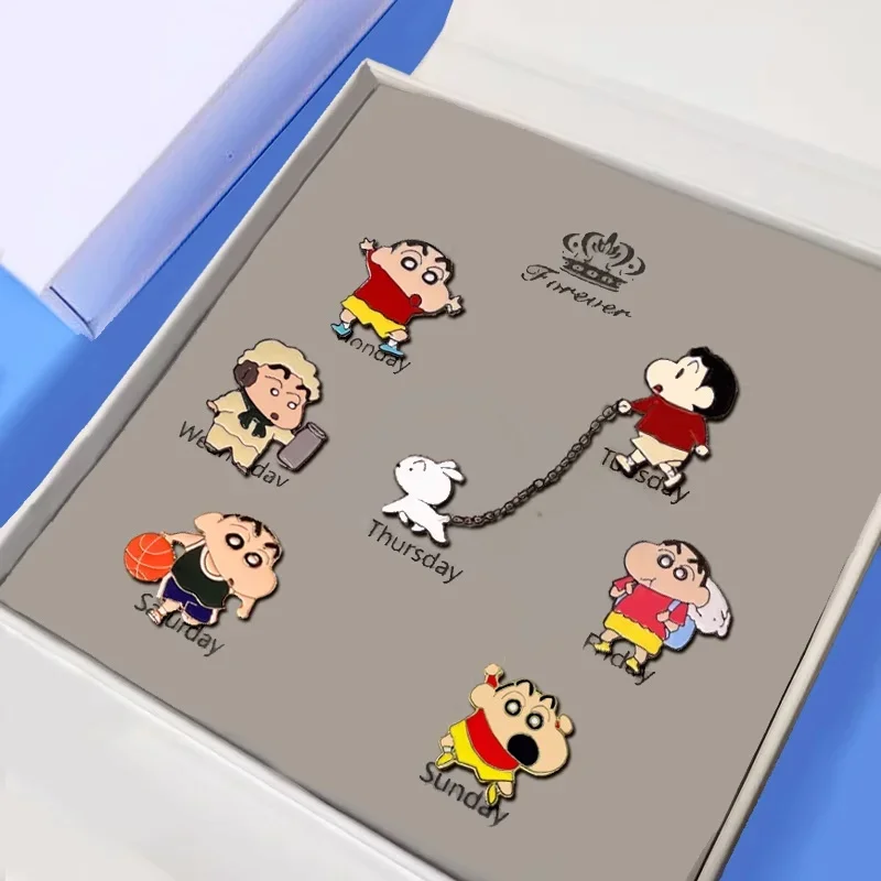 Broche periférico de Anime Crayon Shin chan, Pin de dibujos animados bonito para niños, insignia de Metal para hombres y mujeres, regalo de decoración para bolso