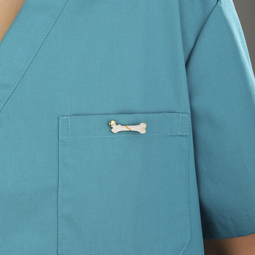 Hanreshe New Design Femur Pin Enamel Orthopedics Medical Leg Bone Brooch for Orthopedic Surgeons Doctor Nurse Lapel Badge Gifts