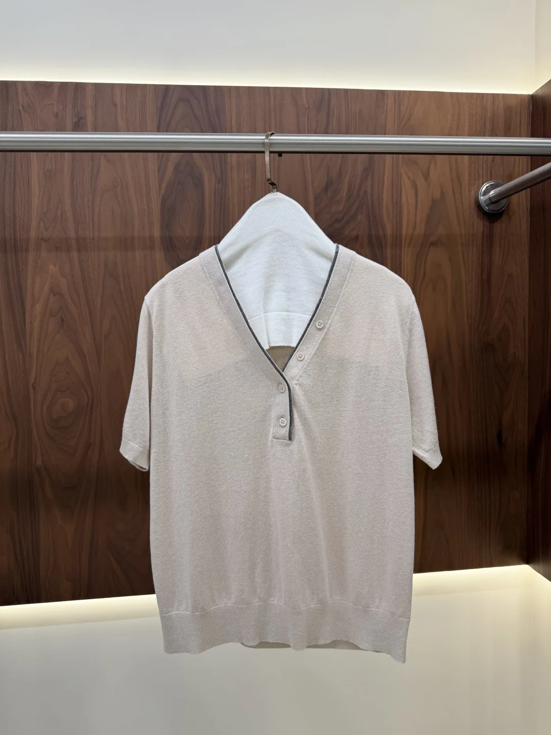 

2026 Spring/Summer New Arrival: Women's V-Neck Short-Sleeve Knit Top — Breathable Linen-Silk Blend, Versatile Style