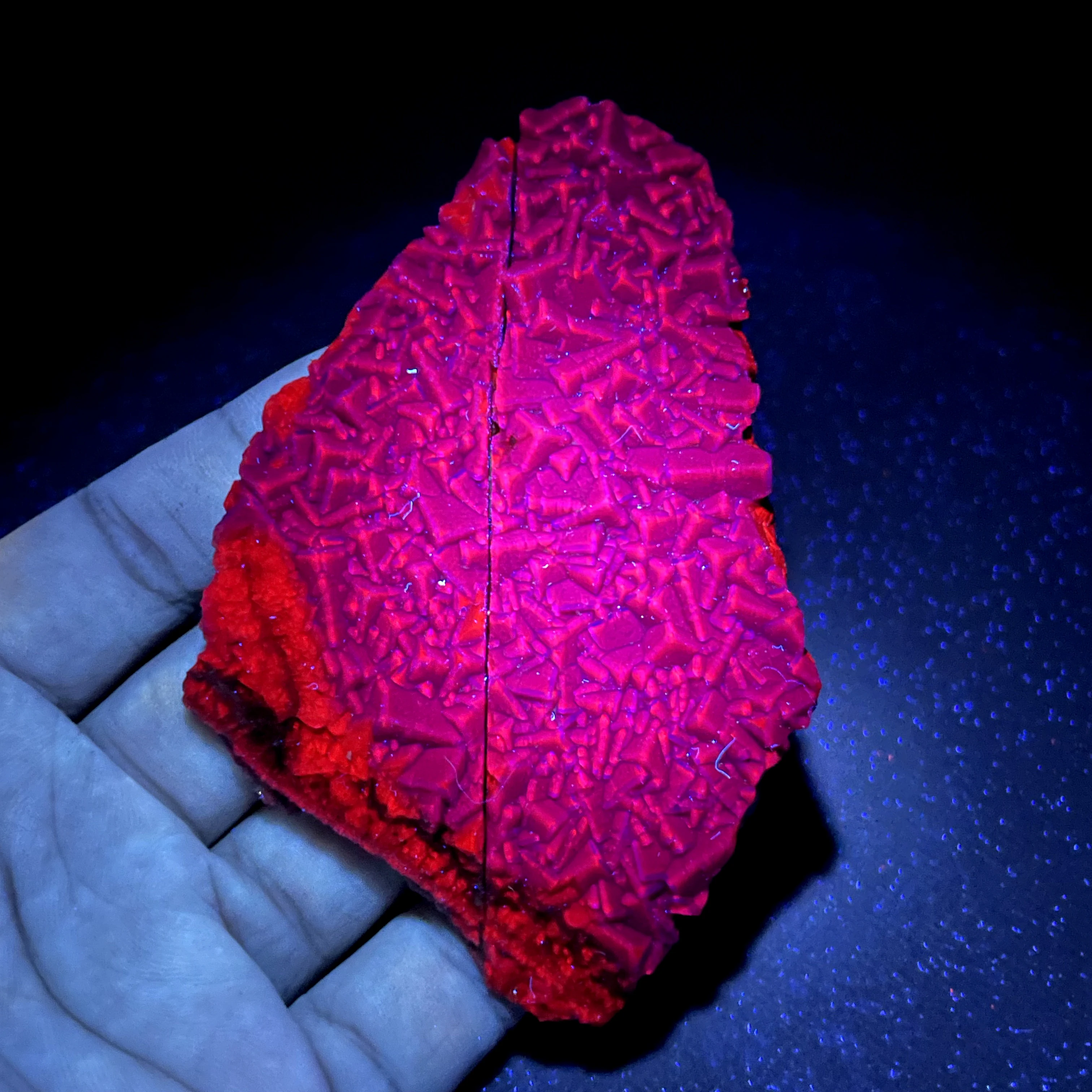 

Best! 100% Natural Pakistan red fluorescence cube black rose fluorite mineral specimens Stones and crystals