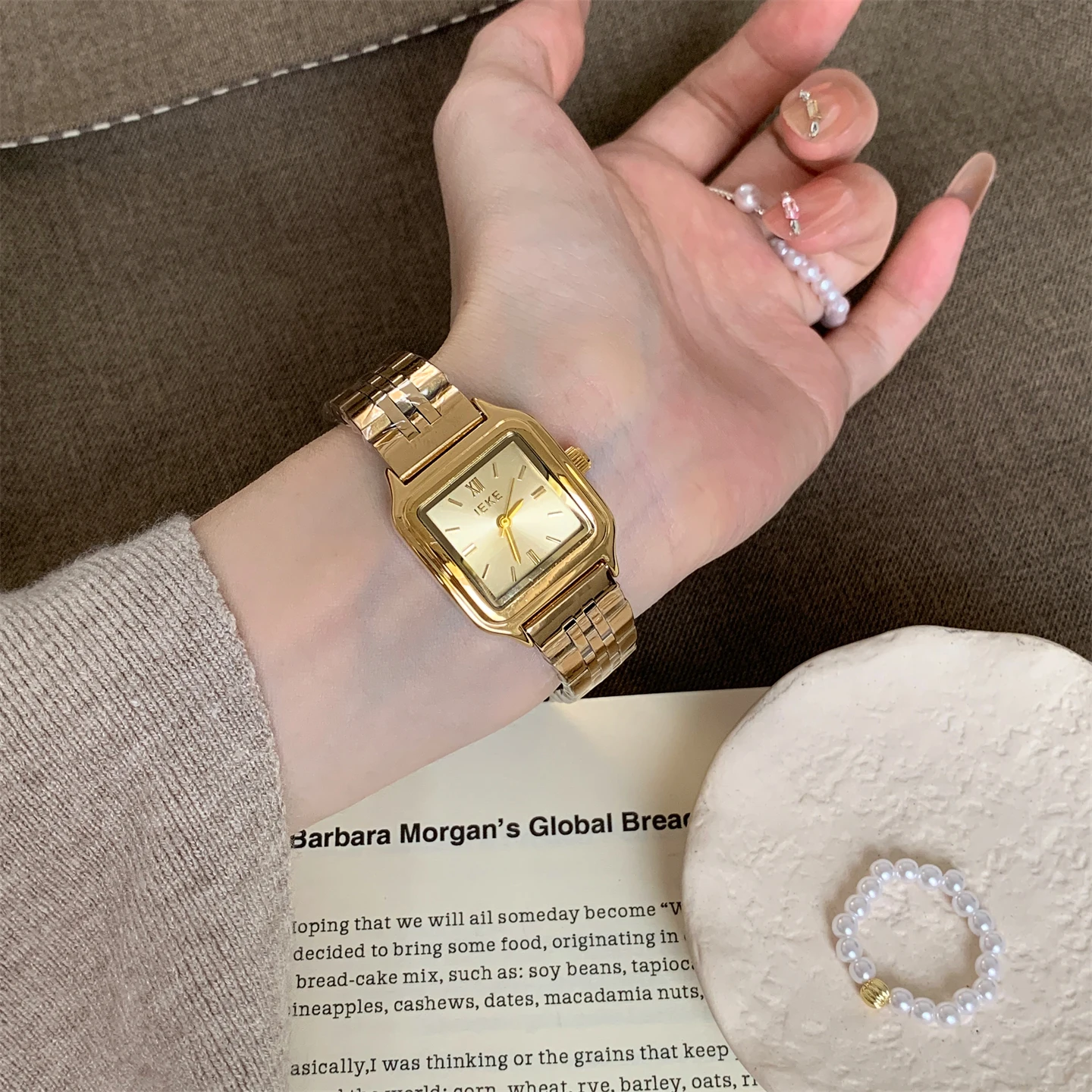

Light luxury medieval fashion small sugar cube watch women's workplace temperament high value steel belt women's quartz watch