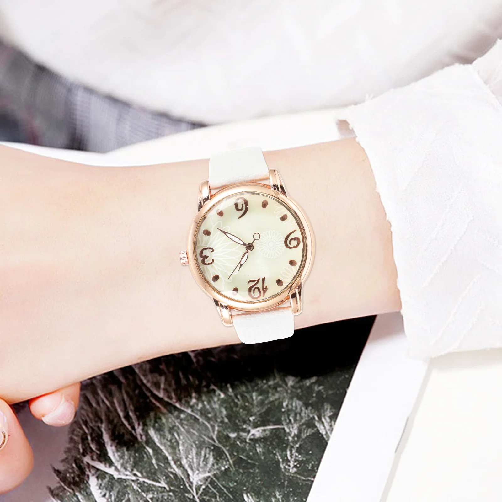 ساعة نسائية كلاسيكية بحزام فستان تقليد كاجوال، حركة كوارتز دقيقة، مريحة للارتداء اليومي