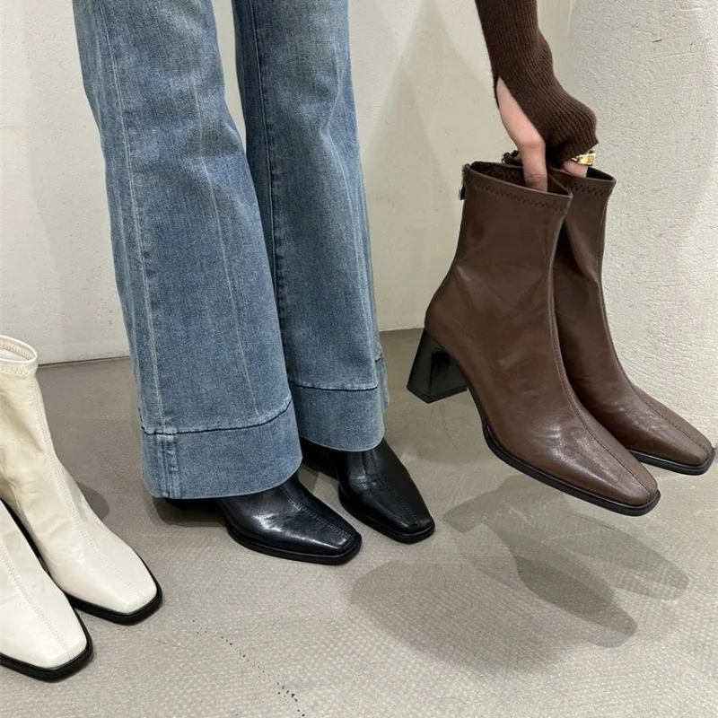 Heißer Verkauf im Winter, sexy und elegante Stiefel mit quadratischem Reißverschluss, modischer neuer Stil, bequeme Bankett-Damenstiefel mit hohen Absätzen