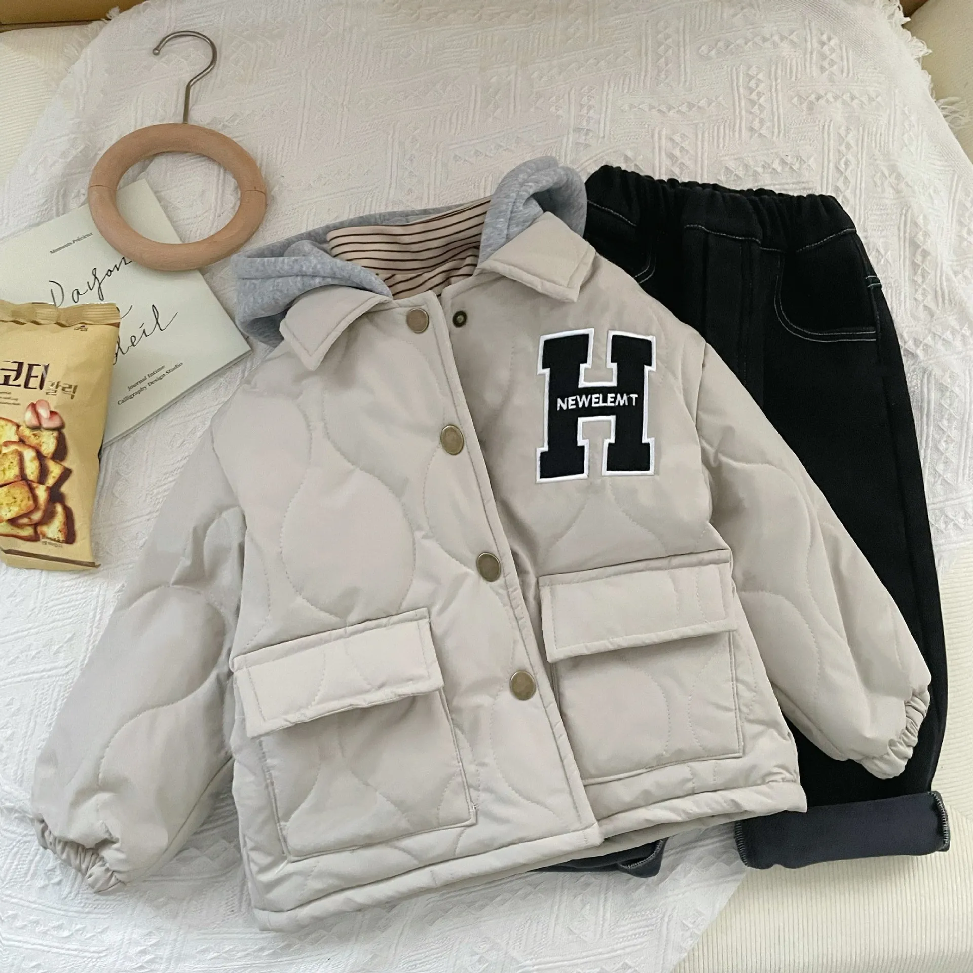 Children's cotton jacket 22, winter jacket with cotton and thick letters, children's winter thick cotton jacket