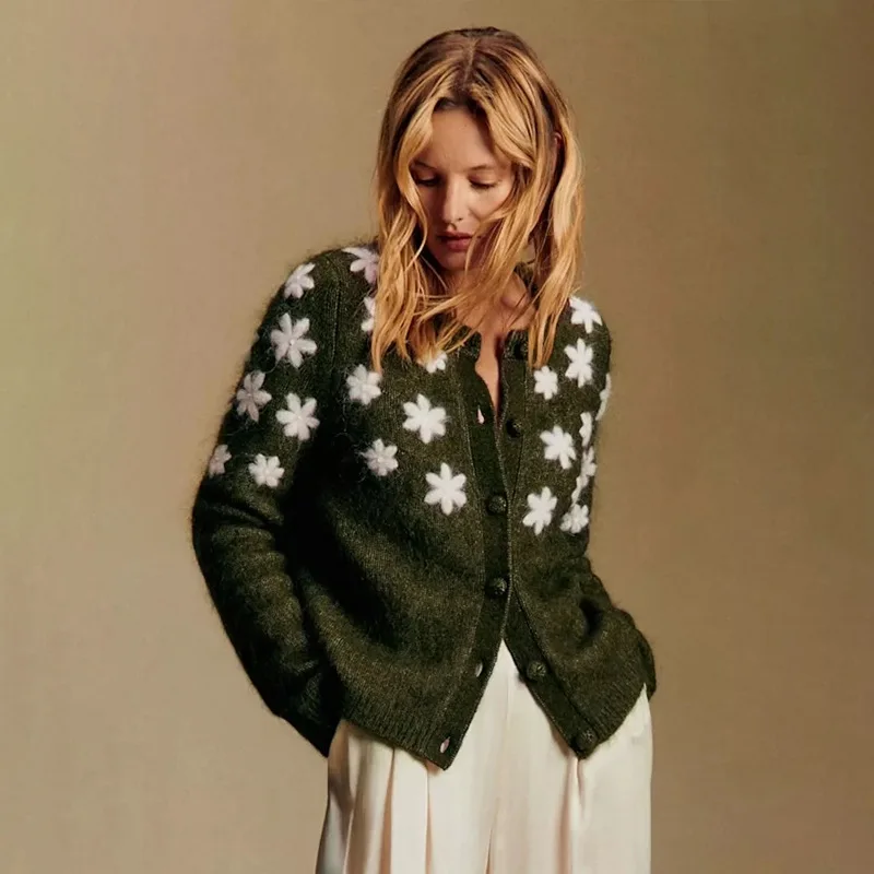 

【Gift Free】2025 Autumn Winter French Niche Soft Crochet 3D Floral Knit Cardigan Round-Neck Short Sweater for Women