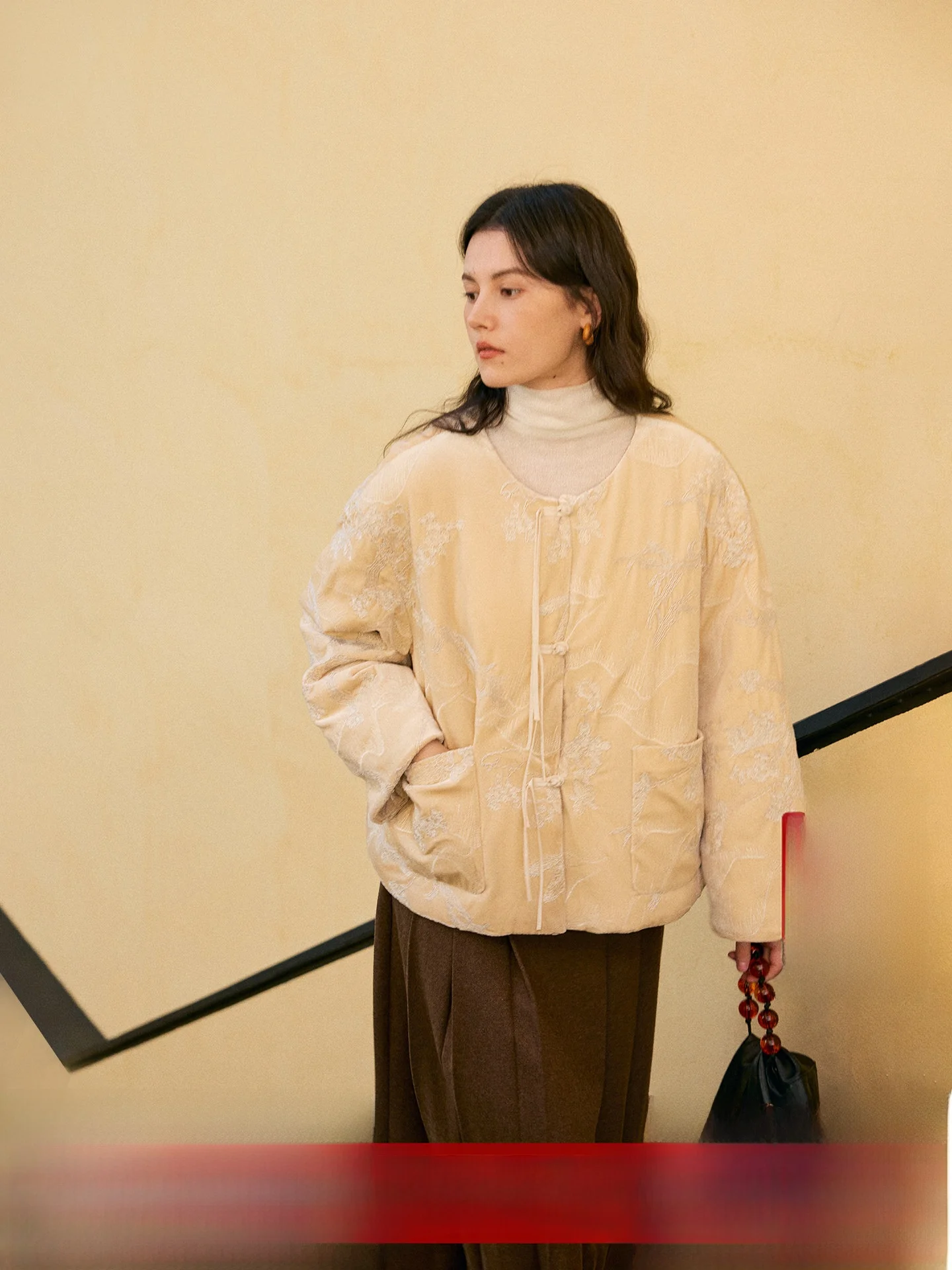 

Женское зимнее утепленное хлопковое пальто Ele HeyDr в китайском стиле с бархатной вышивкой и национальным узором