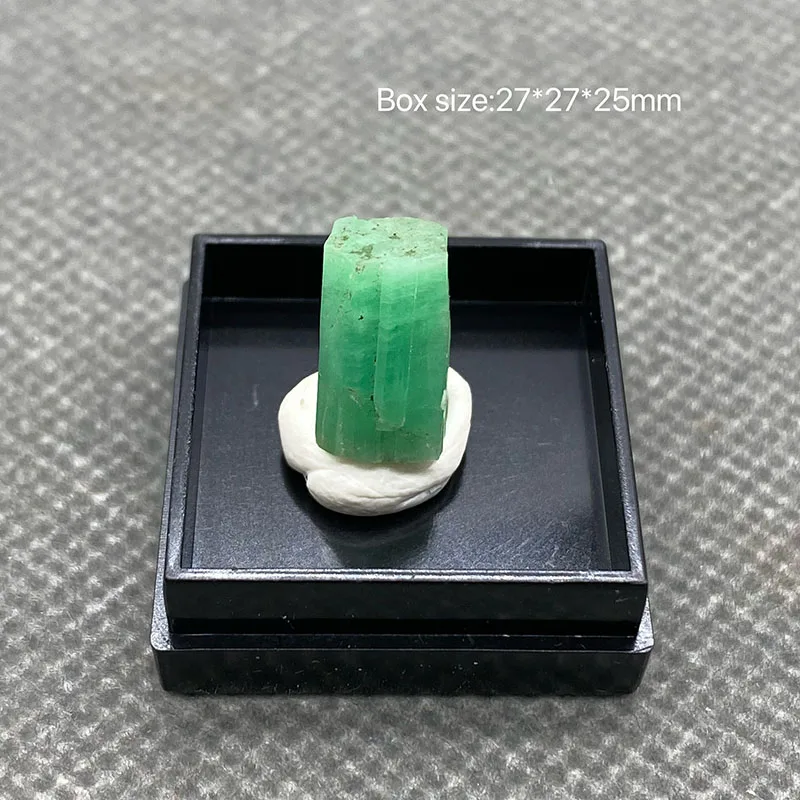 

100% Natural green emerald mineral gem-grade crystal specimens stones and crystals quartz crystals +Box 27*27*25m'm