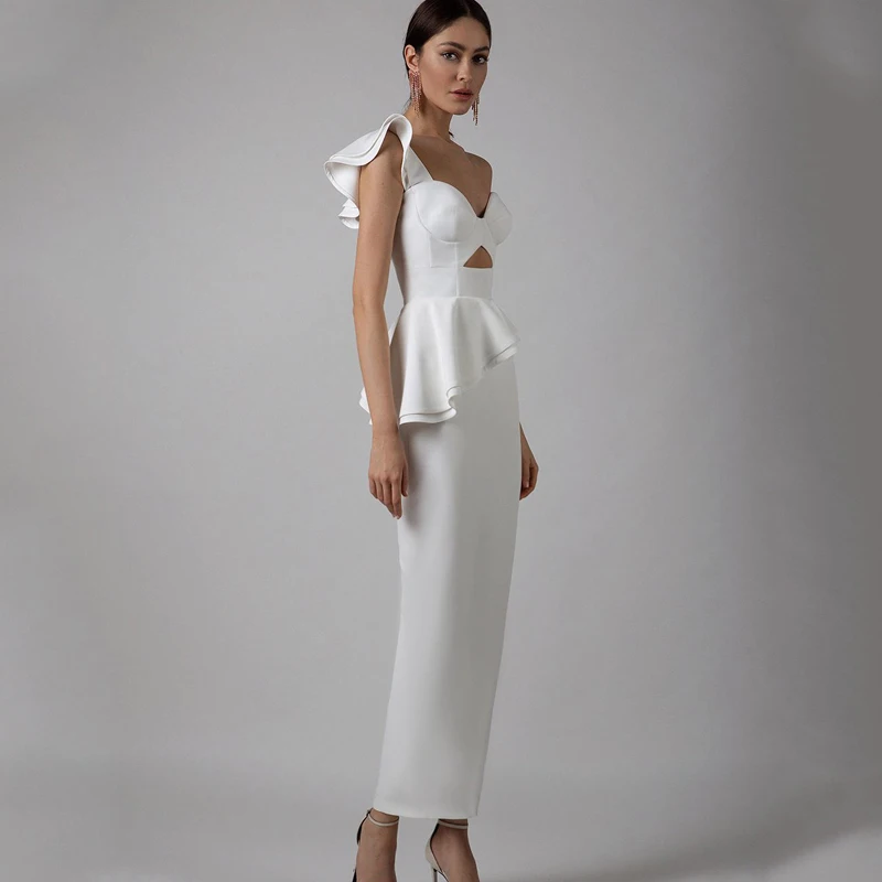 Robe blanche élégante à une épaule avec volants coquins, robe de soirée découpée sexy pour femmes