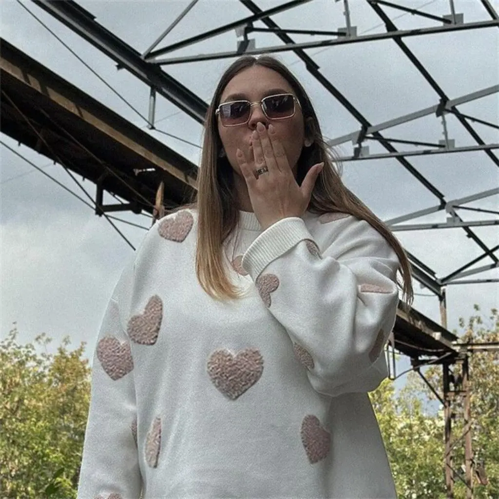 

Long-Sleeved Casual Turtleneck Sweater Love Embroidered Crewneck Top European American Style Loose Fit All-match Autumn Winter