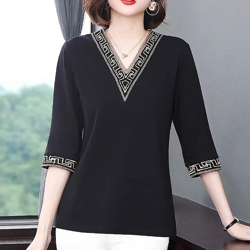 Women\'s Clothing 2023 Summer Fashion Black Vintage Embroidery Elegant T-shirts Simple Casual V Neck Half Sleeve Loose Chic Tops