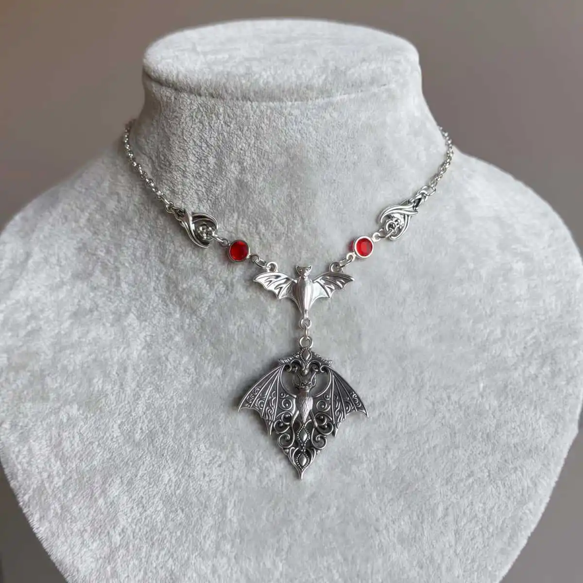 Vampire Carved Bat …