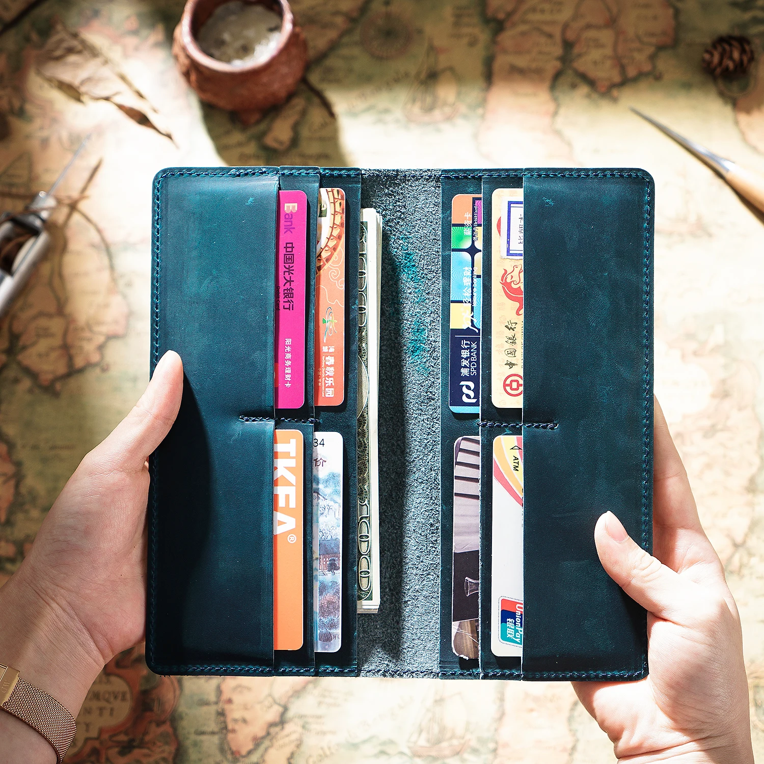 Wholesale Custom Bifold Long Wallet Crazy Horse Leather Checkbook Holder Thin Credit Card Holder Handmade Vintage Purse for Men