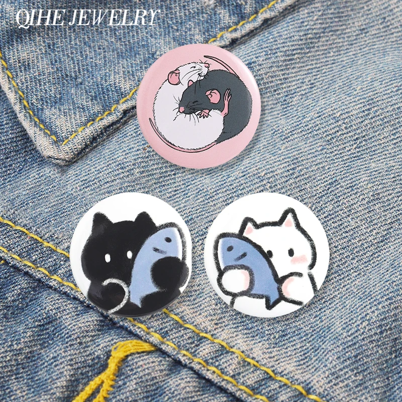 Yinyang Cuddling Rats Tinplate Soft Button Pin Cute Black White Cat Holding Fish Brooch Bag Lapel Badge Jewelry Gift for Friends