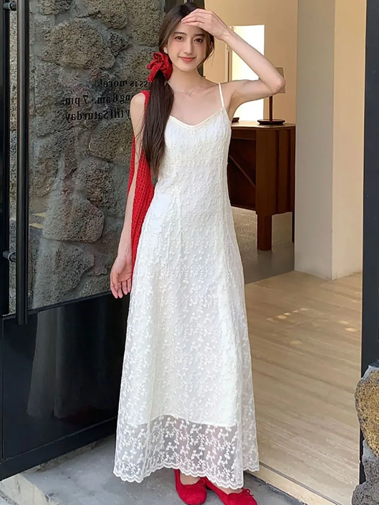 2025 جديد الأبيض الدانتيل الجاكار مثير حبال فستان طويل المرأة أنيقة Bodycon Casaul فستان المنزل الصيف الكورية الفاخرة مهرجان فستان