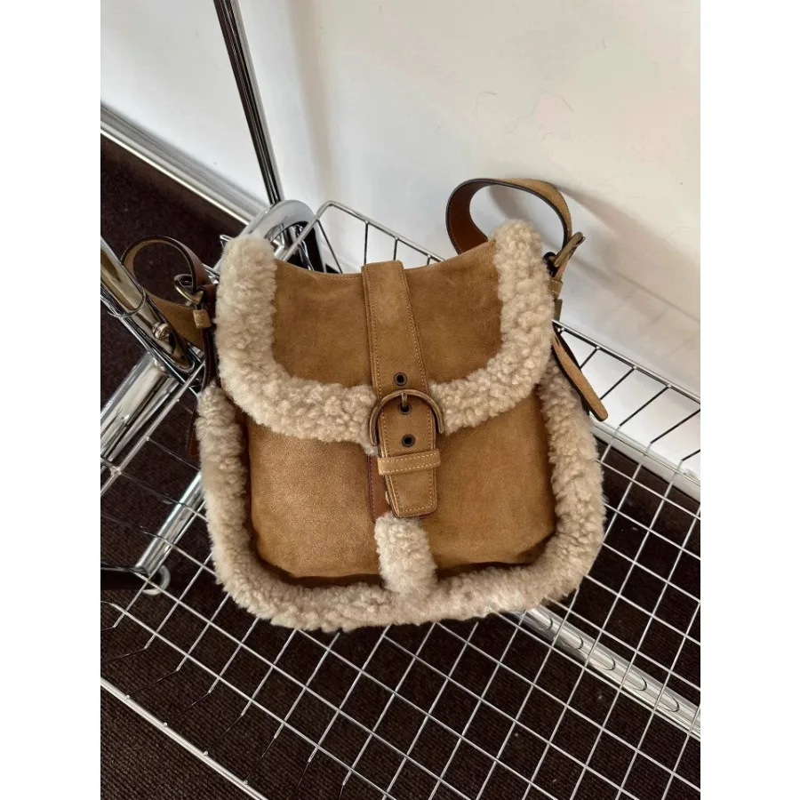 

【New style】Autumn and winter imitation lamb wool bag women's retro Korean style bag new fashion suede single shoulder backpack.