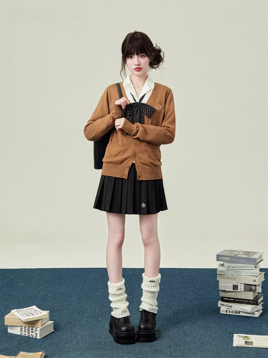 

Loose Women's Knitted Cardigan Sweater Lazy College Sle Spring 2026 High Sensation V-ne Long Sve Single Button Closure