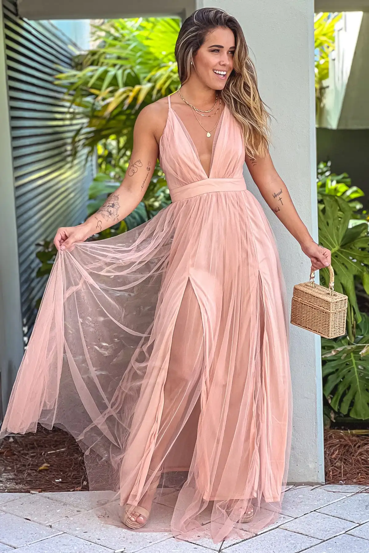 

Tulle Simple Spaghetti Straps Bridesmaid Dresses Elegant V-neck A-line High Slit Backless Long Wedding Party Gowns With Pleats