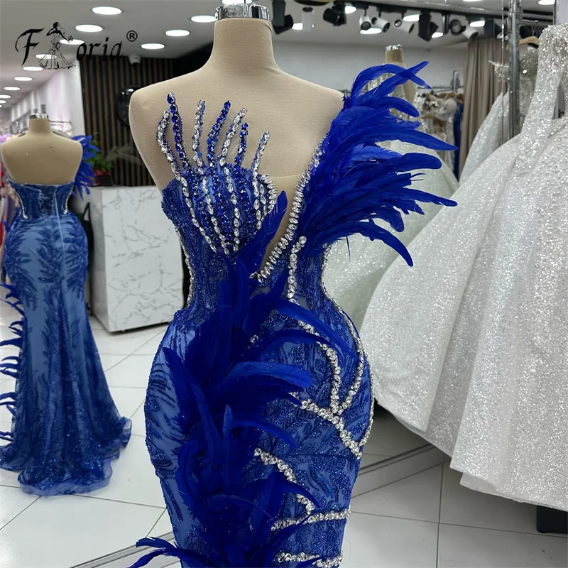 Robe de soirée sirène bleu royal, plumes de cristal, appliques en dentelle perlée de Dubaï, robe de soirée formelle, robe de Rhde célébrité, élégante