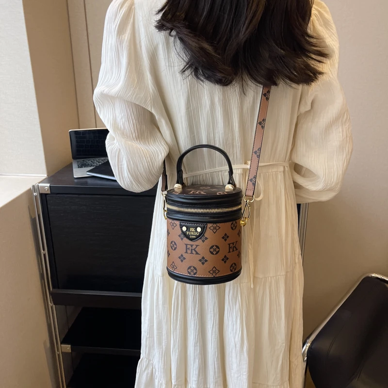 

Universal Appeal Wristlet Purse Women Multifunctional Shoulder Handbag Versatile Use