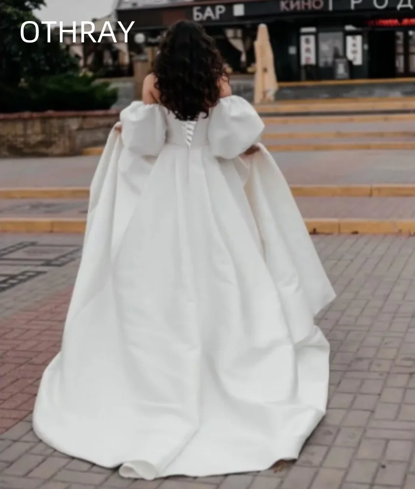 Othray A 라인 Boho 간단한 신부 가운 새틴 푹신한 소매 웨딩 드레스 슬릿 비치 Strapless Sweetheart와 긴 여성을위한