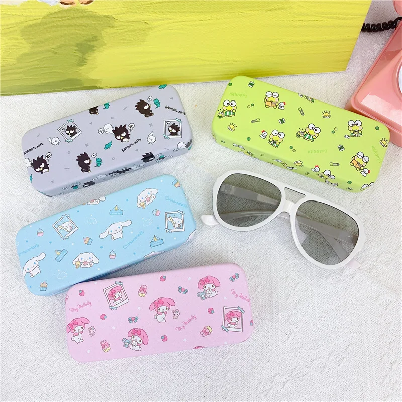 Moda Sanrios Kawaii etui na okulary Anime Kuromi moja melodia Hello Kitty przenośne pudełko do przechowywania okularów przeciwsłonecznych chroniące