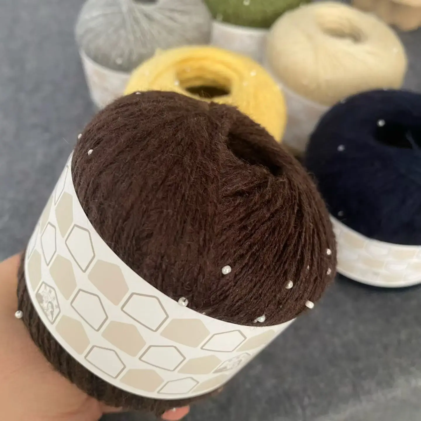 5-gomitoli-di-filato-in-cashmere-e-seta-bianca-a-2-fili-per-abbigliamento-accessori-cinture-cappelli-sciarpe-collezione-primavera-2026-e-altri-materiali