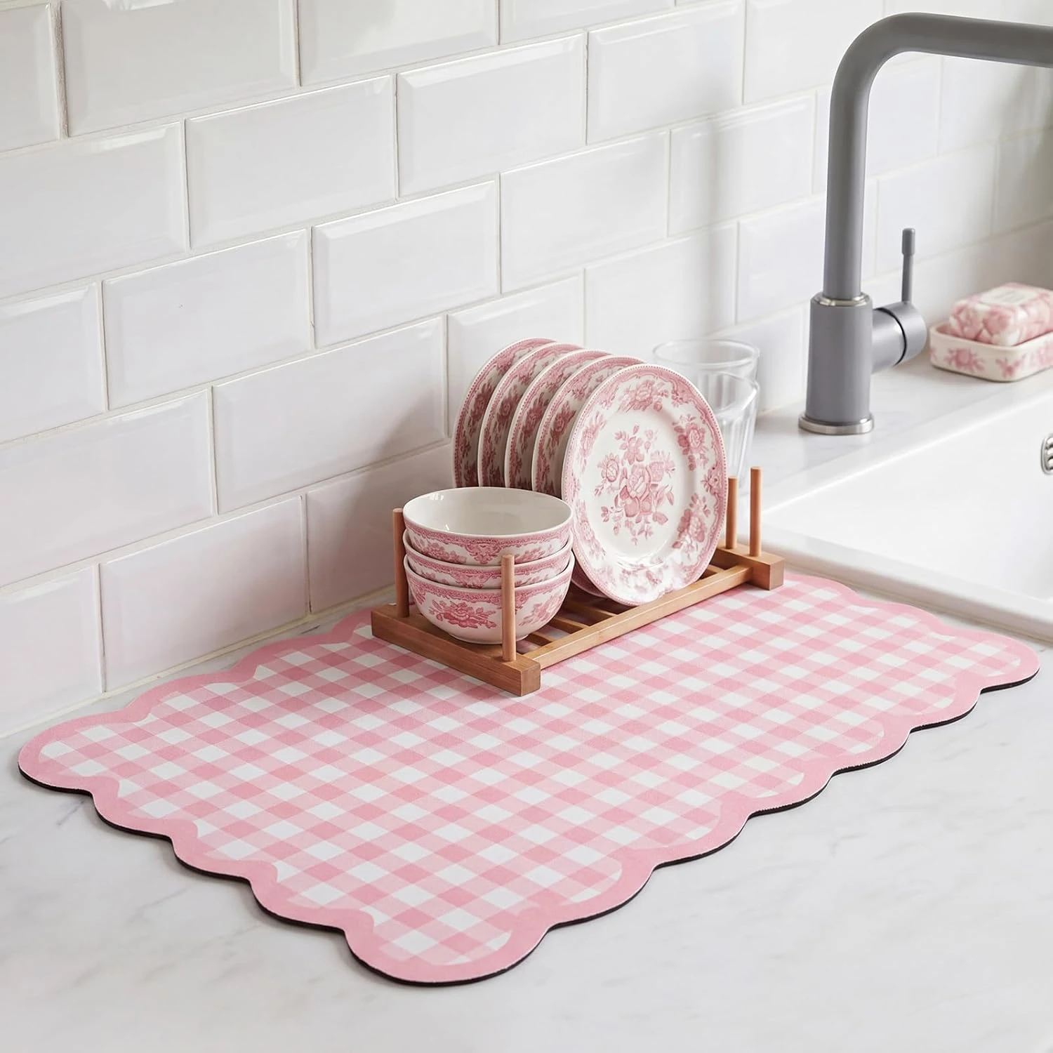 VIKAMA Pink Gingham Scalloped Edge Draining Mat Waterproof Oilproof Non Slip Tableware Dish Drying Counter Pad