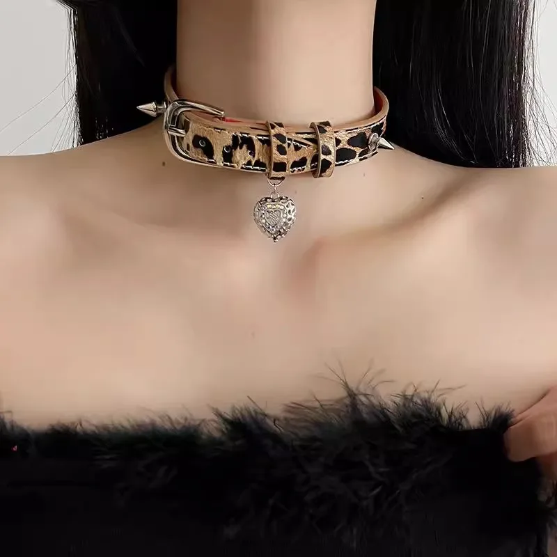 Women's Leopard Print Choker Necklace Sweet Cool Style Y2K Subculture Clavicle Chain with Heart Pendant