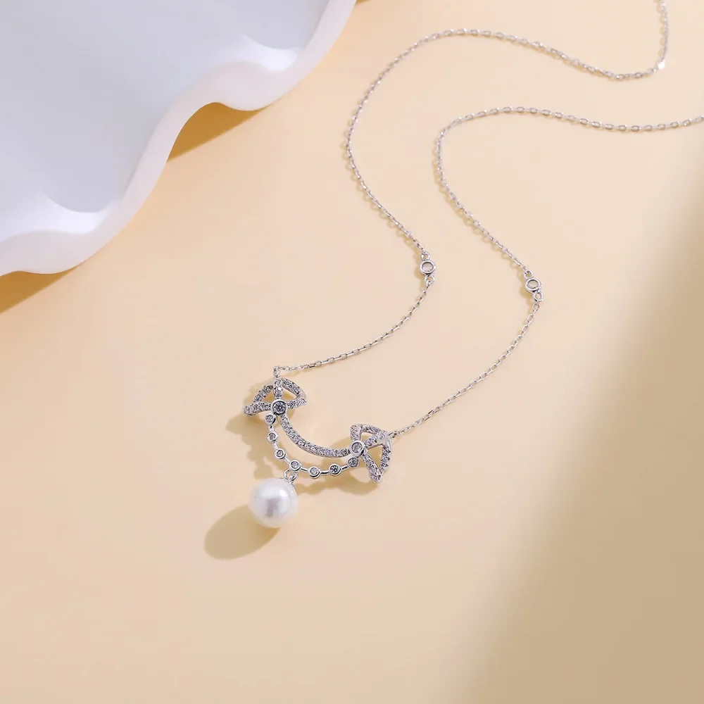 

Fashionable and luxurious smile necklace S925 pure silver smiling pearl pendant with niche design, high-end wedding jewelry