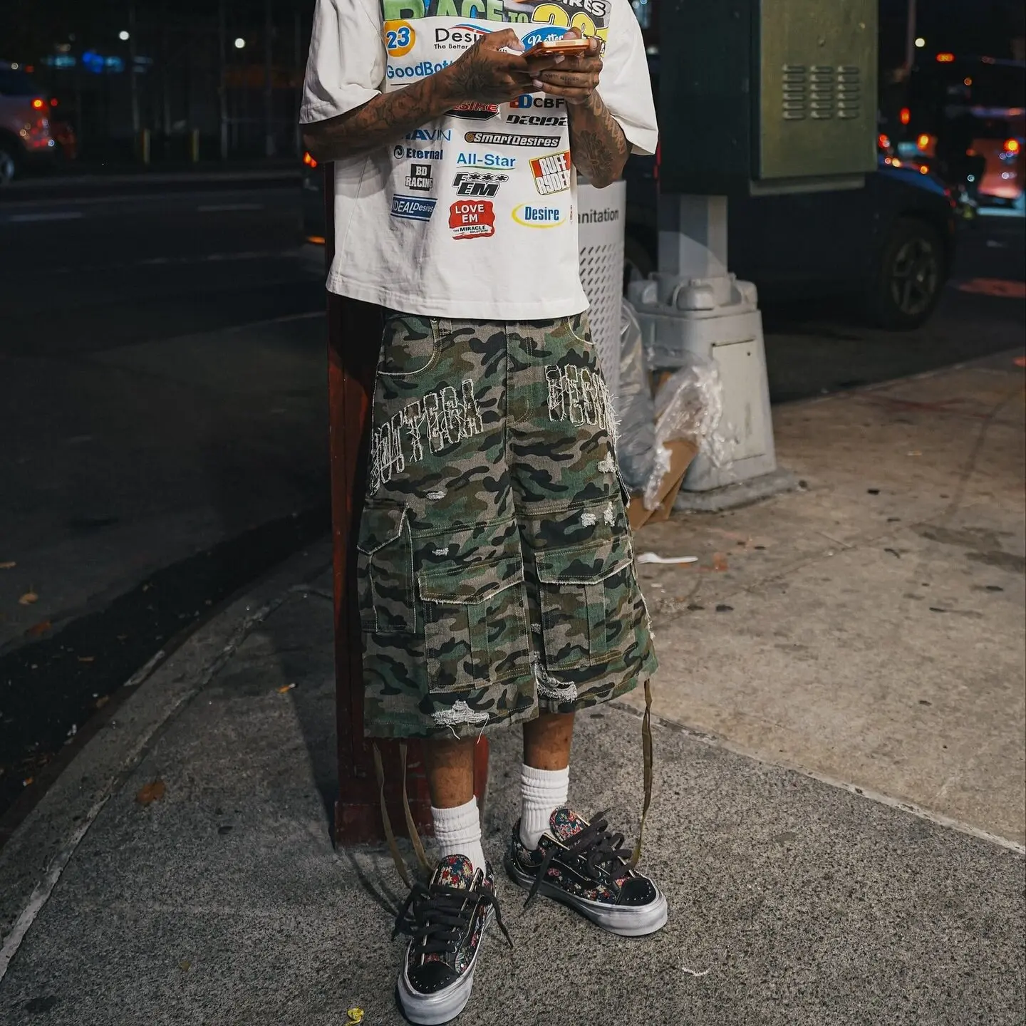 Men's Camouflage Ripped Denim Shorts Workwear Street Style Seven-Foot Pants High Waist Flared Legs Neutral Winter Fashion