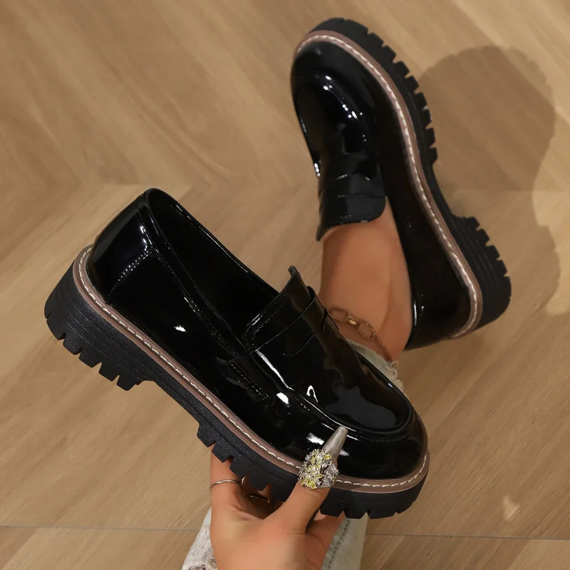 حذاء بدون كعب جديد لخريف 2025 مقاس كبير حذاء فردي على الموضة الأوروبية والأمريكية للنساء