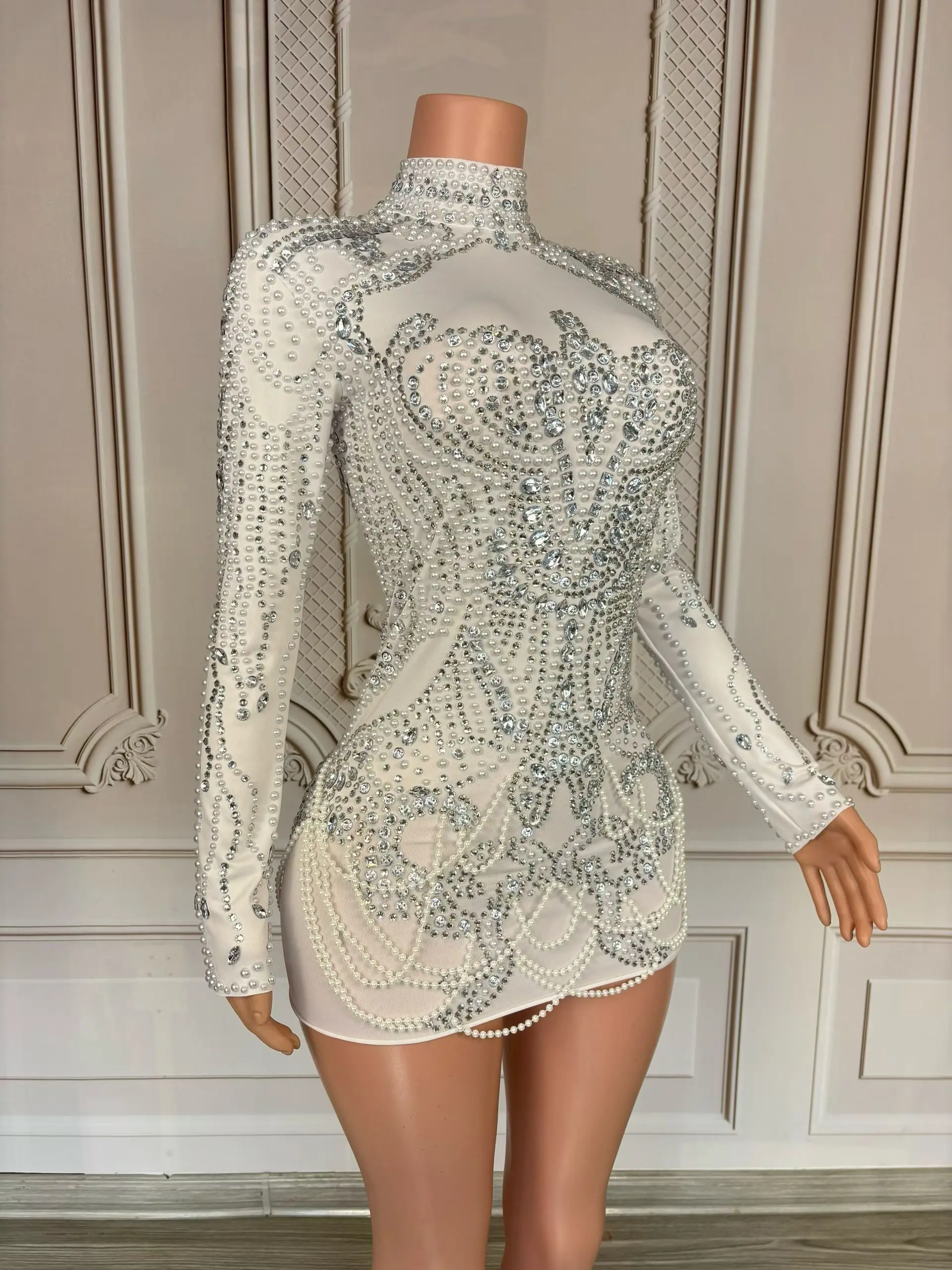 Sparkly Rhinestone Zarif Beyaz Mini Elbise Kadınlar Seksi Parti İnciler Kristaller Kısa Elbise Lüks Balo Seksi Gece Elbisesi Pansi
