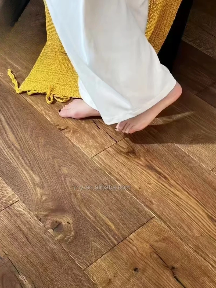 نسخة مخصصة من أرضيات خشب البلوط الصلبة ذات لوح عريض صديقة للبيئة للاستخدام المنزلي