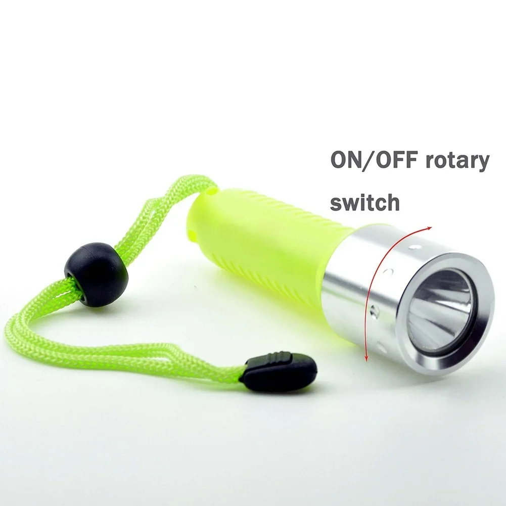 LED Outdoor Diving Light IPX8 Waterproof Rated 100m Submersion 120x32x26mm Green Flashlight for Night Fishing Hiking