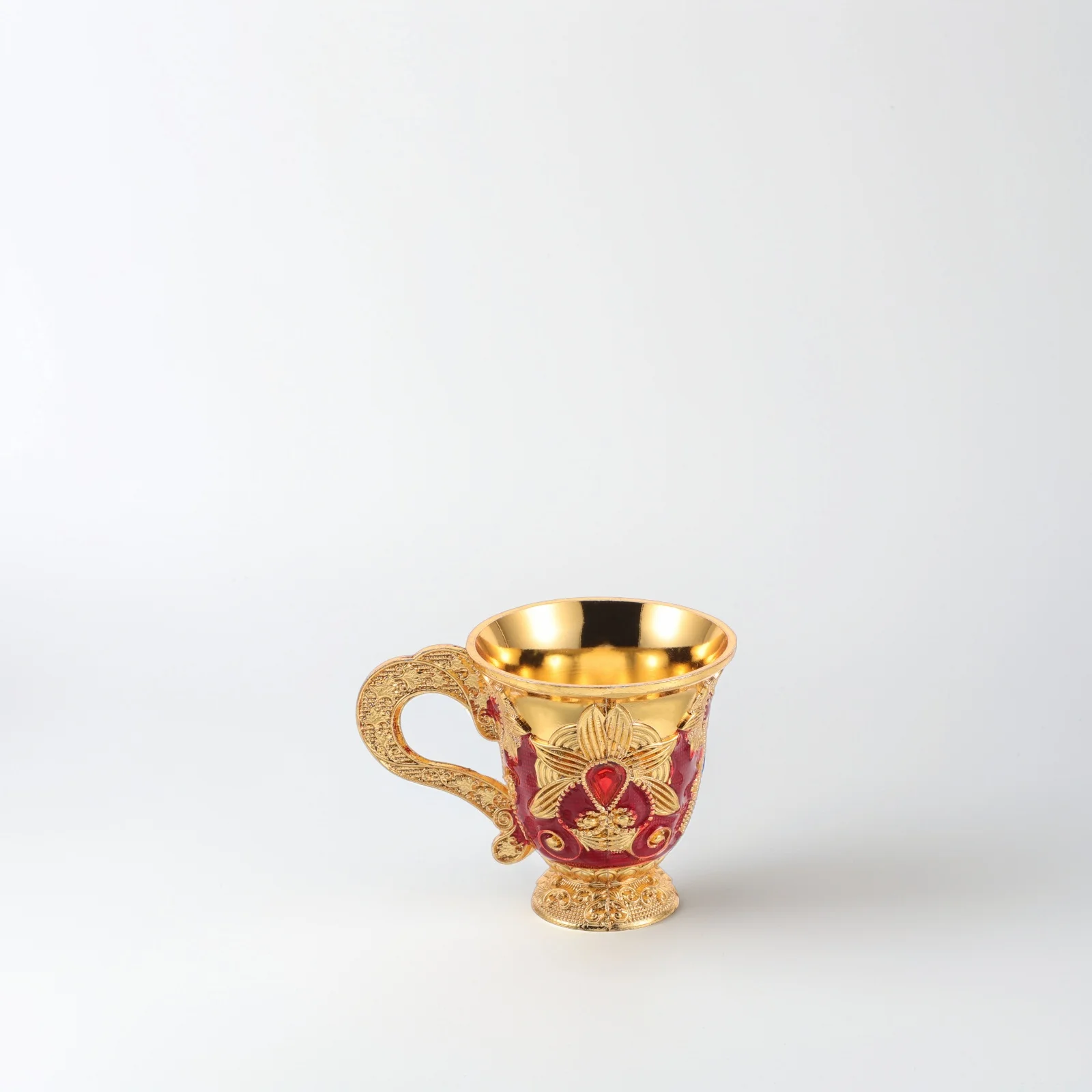 

Sturdy Alloy Embossed Flower Design Elegant Chalice For Party Banquet Bar Decoration Gold Retro Drinking