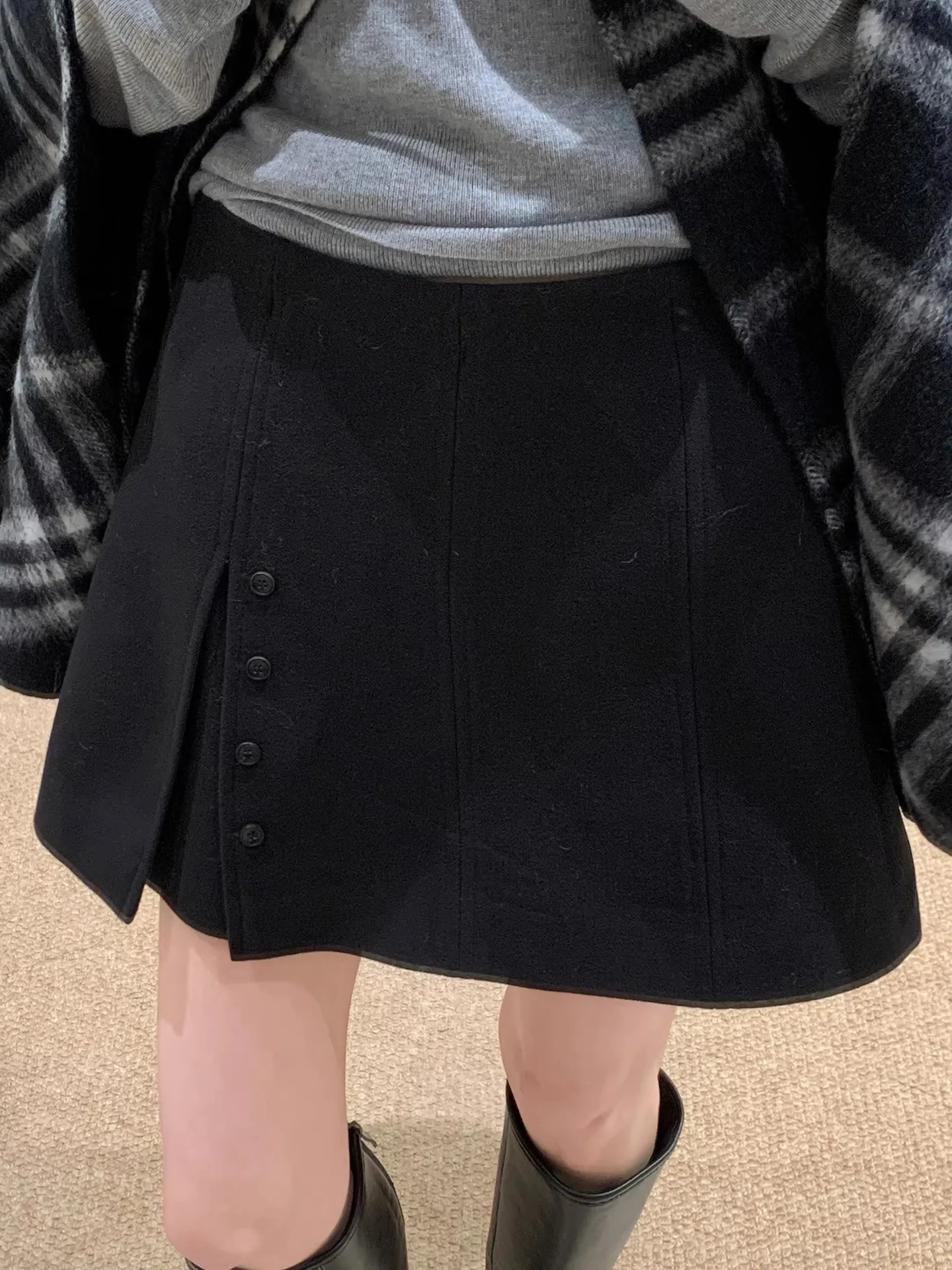 

Юбка А-силуэта с высокой талией, черная, с пуговицами, асимметричным подолом, женская, повседневная, из синтетического материала