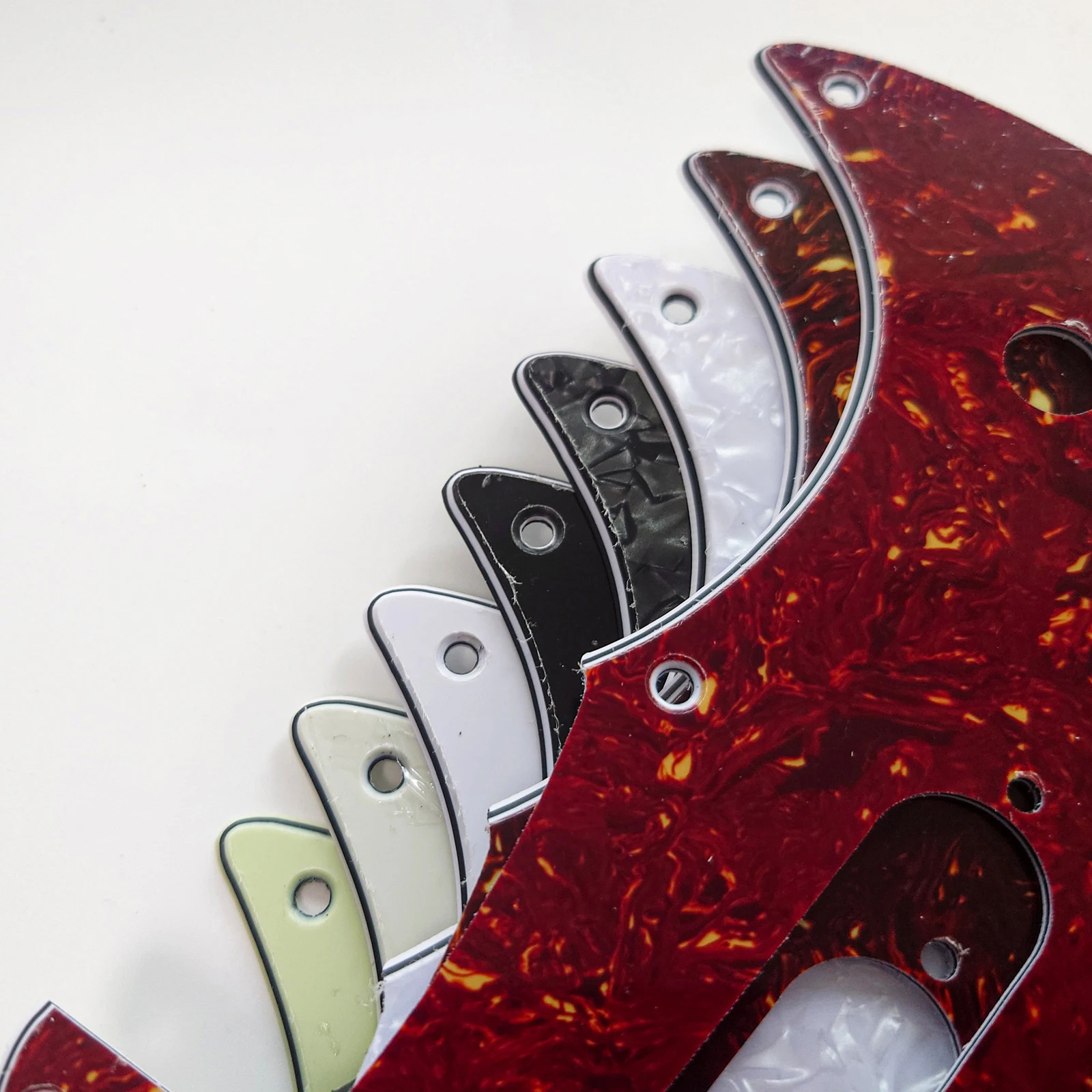 For US Mustang Classic Series Style Guitar Pickguard Scratch Plate  SS Single Coil Pickguard Guitar Accessoires